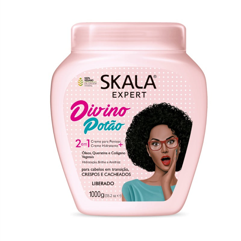 Divino Potao, así de maravilloso dejaré tu cabello. Soy uno de los favoritos en el mundo del cabello crespo, afro y en transición. Perfecto para definir y brindar un brillo excepcional, gracias a mi contenido de aceite de ricino, argán, queratina y colágeno vegetal. Aunque soy liviano, no hago magia, así que recuerda que para lucir tus crespos hermosos debes definir tu cabello. Si estás en transición, las chumis o trenzas son tus mejores aliados.